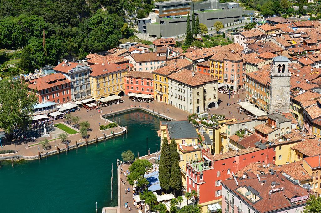 Hotel Portici - Romantik & Wellness Riva del Garda Kültér fotó