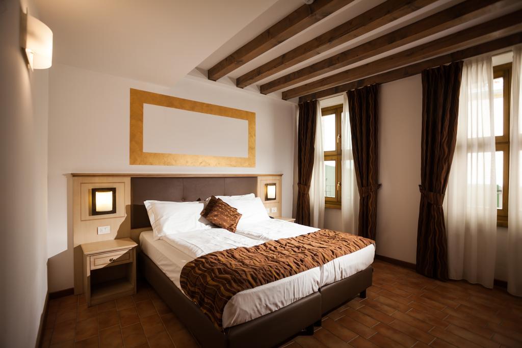 Hotel Portici - Romantik & Wellness Riva del Garda Kültér fotó